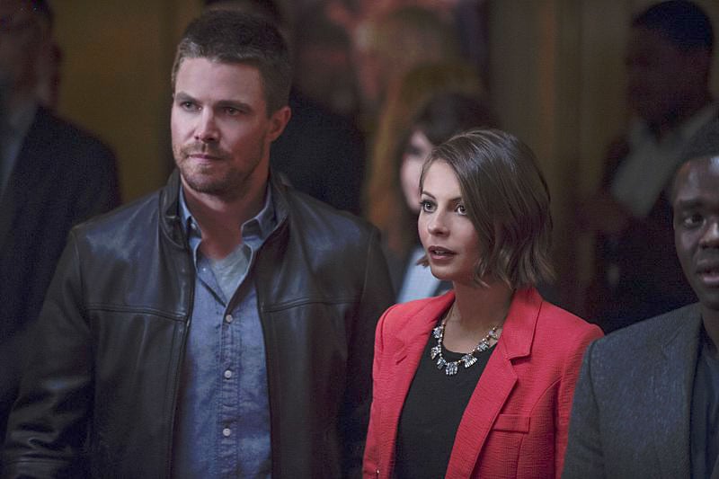 Arrow : Poster Willa Holland, Stephen Amell