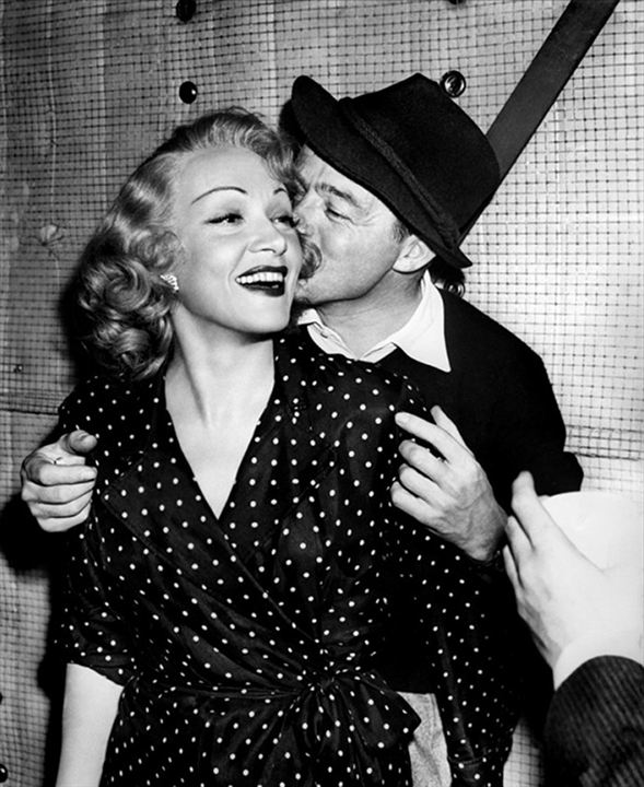 A Mundana : Fotos John Lund, Marlene Dietrich