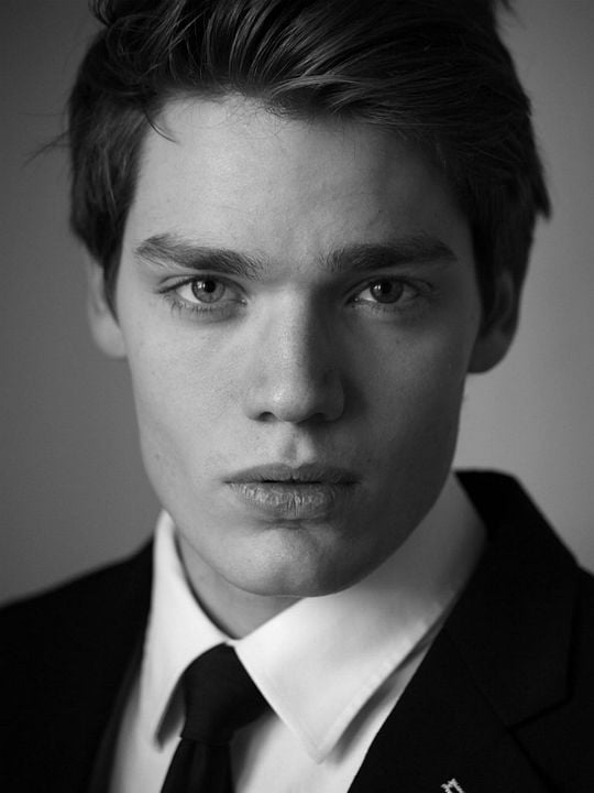 Poster Dominic Sherwood