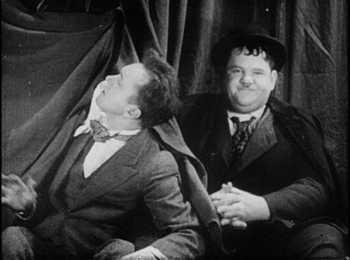 Ontic Antics Starring Laurel and Hardy; Bye, Molly! : Fotos