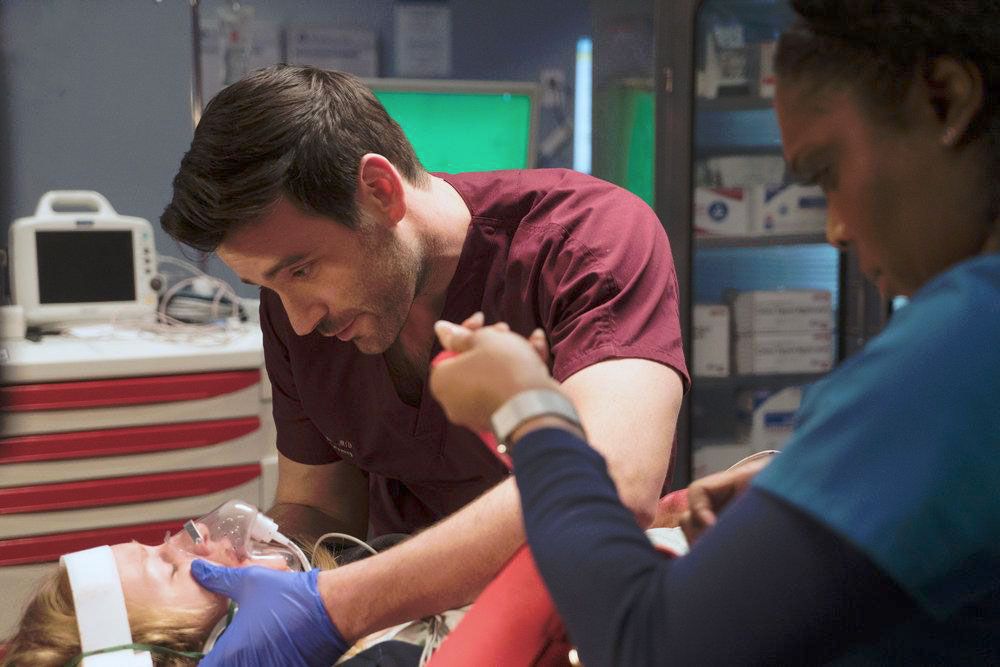 Chicago Med: Atendimento de Emergência : Fotos Colin Donnell