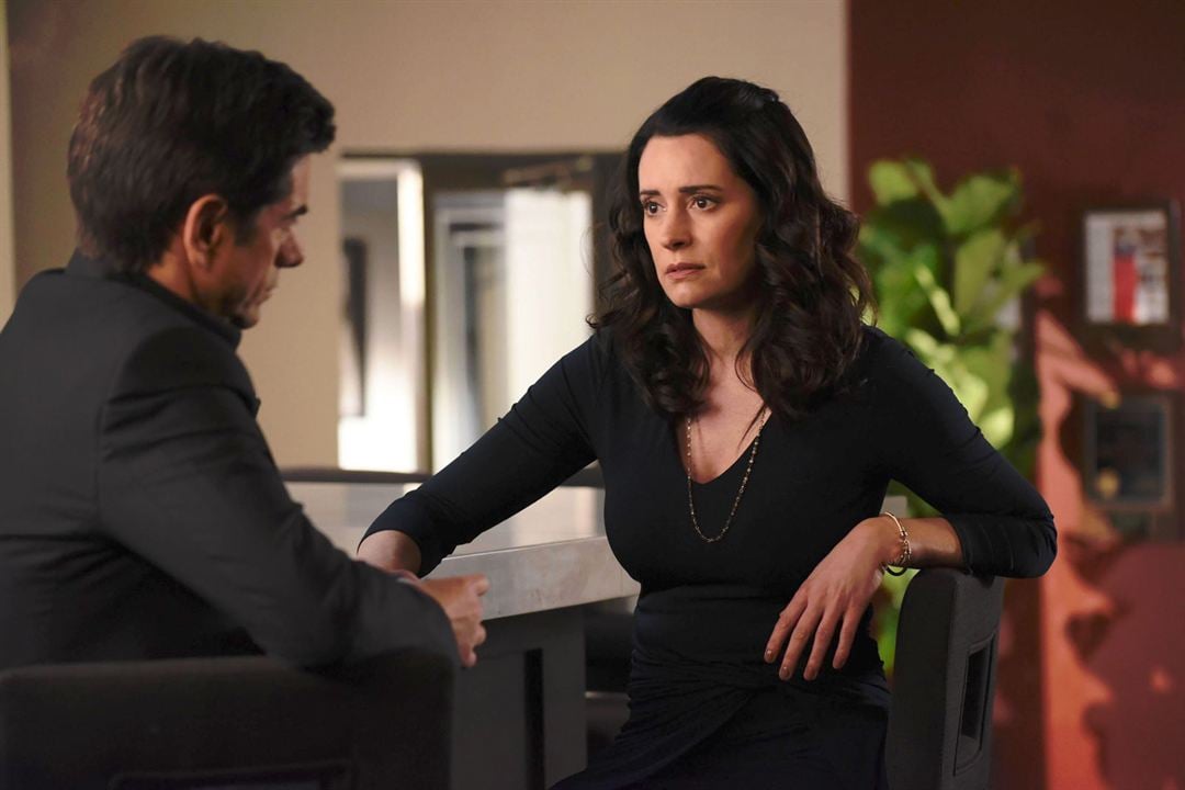 Grandfathered : Fotos Paget Brewster