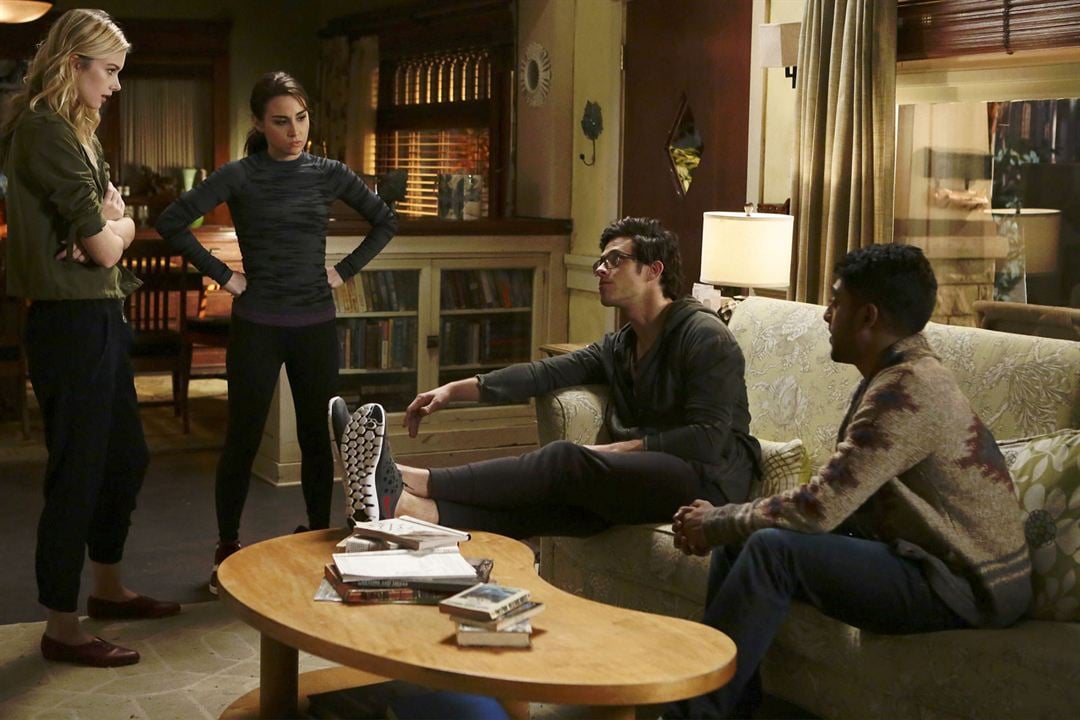 Stitchers : Fotos Kyle Harris, Emma Ishta, Allison Scagliotti, Ritesh Rajan