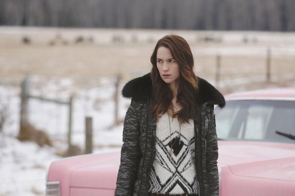 Wynonna Earp: A Maldição dos Renascidos : Fotos Melanie Scrofano