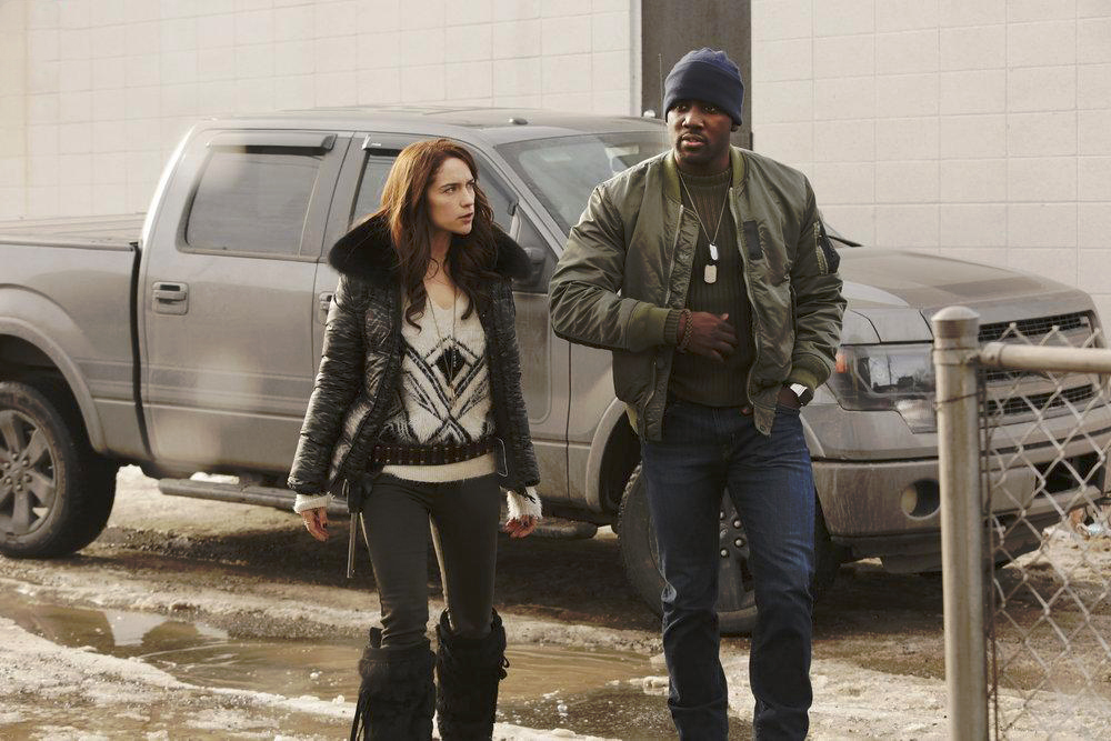 Wynonna Earp: A Maldição dos Renascidos : Fotos Melanie Scrofano, Shamier Anderson