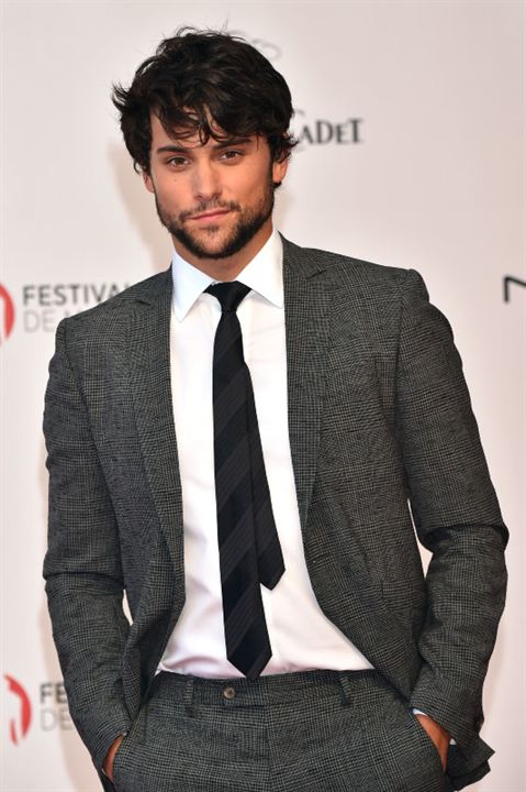 Revista Jack Falahee