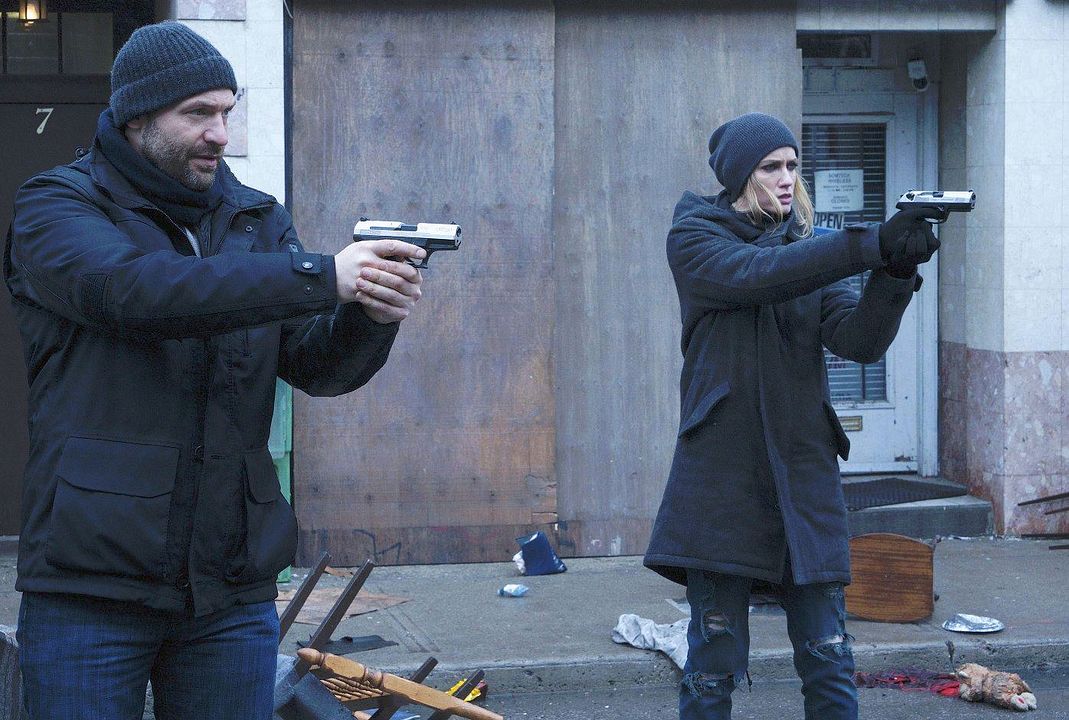 The Strain : Fotos Corey Stoll, Ruta Gedmintas