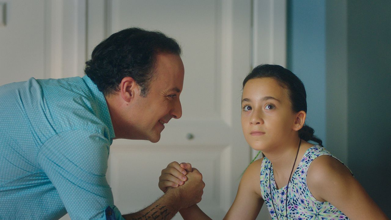 Sen Benim Herşeyimsin : Fotos Tolga Çevik, Tuna Çevik