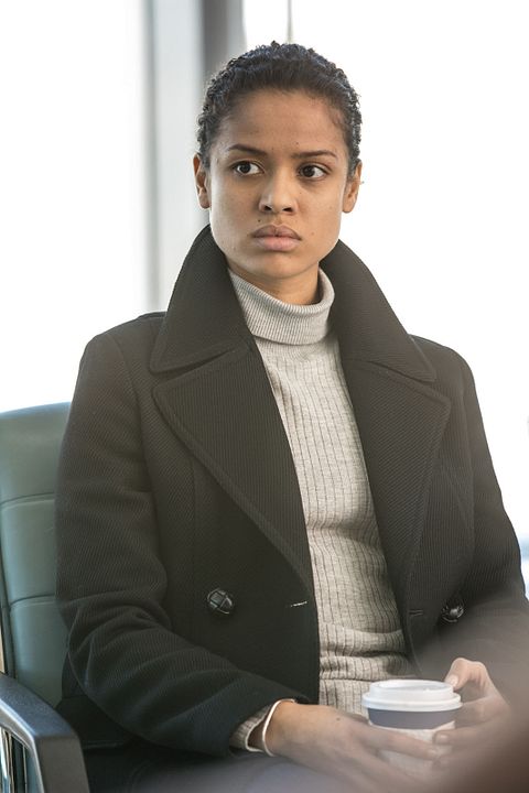 Armas na Mesa : Fotos Gugu Mbatha-Raw