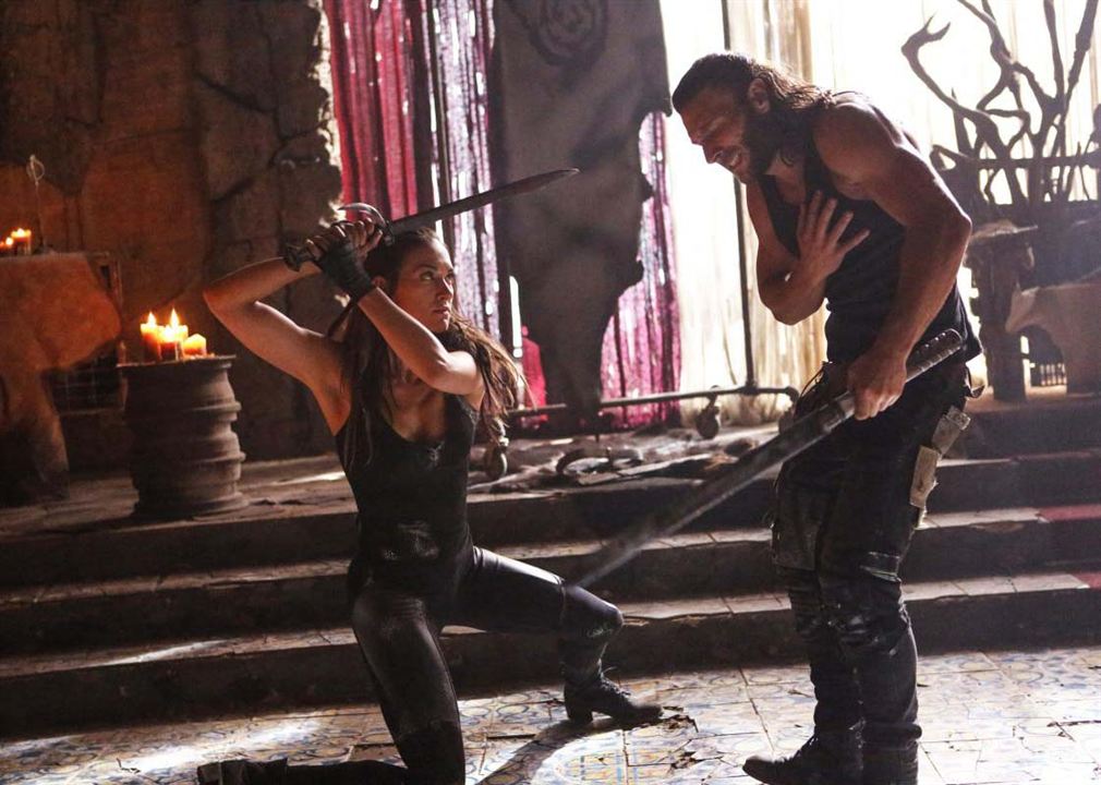 The 100 : Fotos Zach McGowan, Tasya Teles