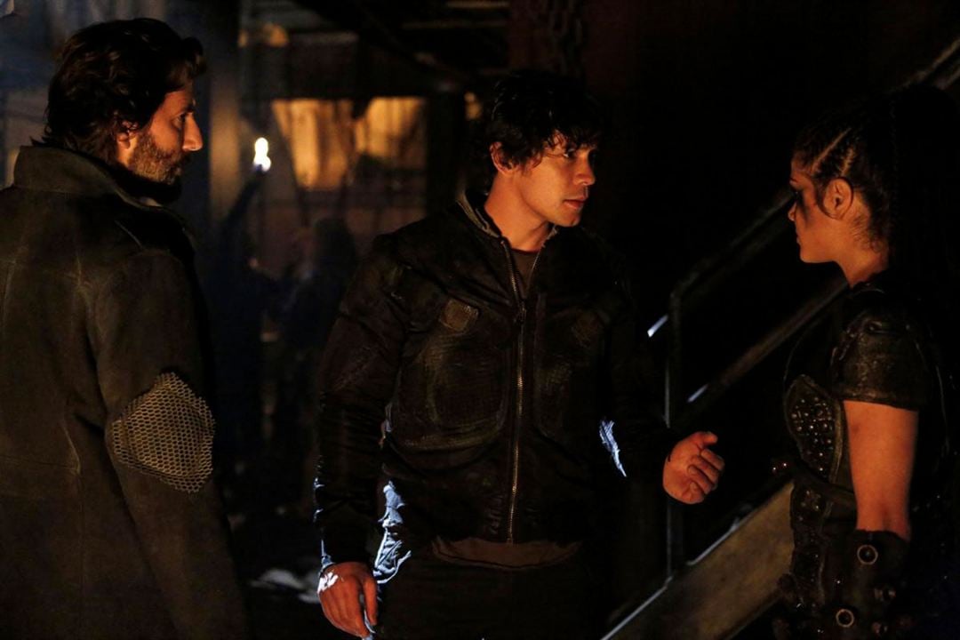 The 100 : Fotos Marie Avgeropoulos, Henry Ian Cusick, Bob Morley