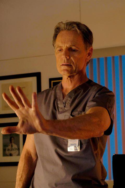 The Resident : Fotos Bruce Greenwood