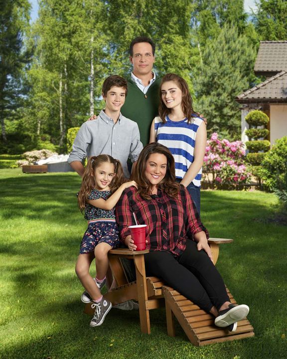 Fotos Katy Mixon, Daniel DiMaggio, Julia Butters, Meg Donnelly, Diedrich Bader