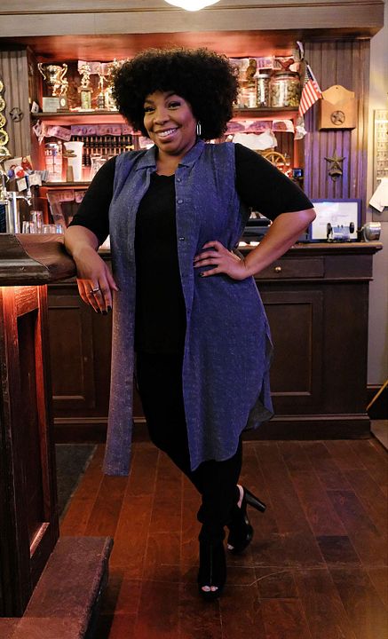 Kevin (Probably) Saves the World : Fotos Kimberly Hebert Gregory