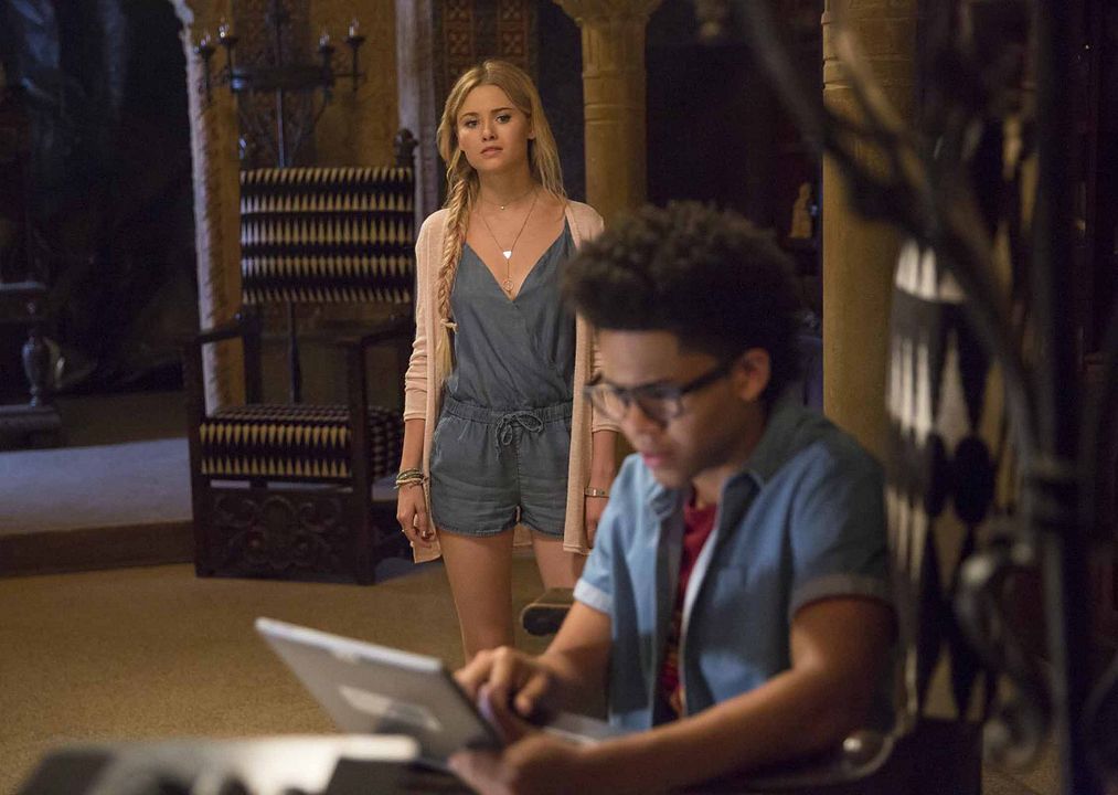Marvel's Runaways : Fotos Virginia Gardner, Rhenzy Feliz