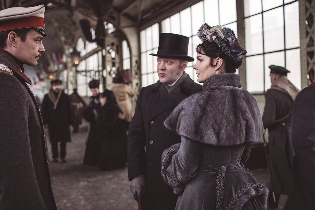 Anna Karenina: A História de Vronsky : Revista