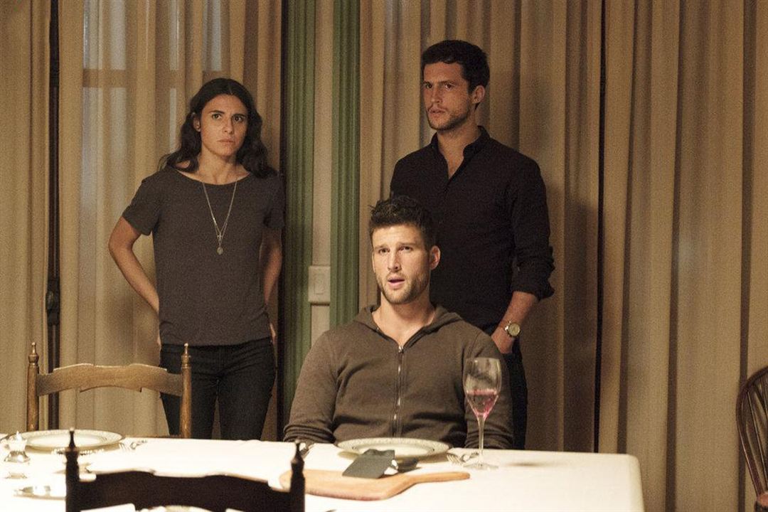Imposters : Fotos Rob Heaps, Marianne Rendón, Parker Young