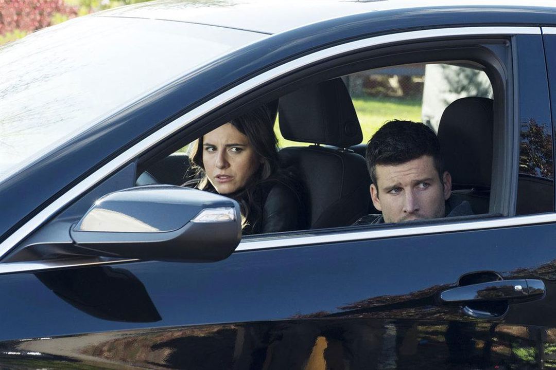 Imposters : Fotos Parker Young, Marianne Rendón