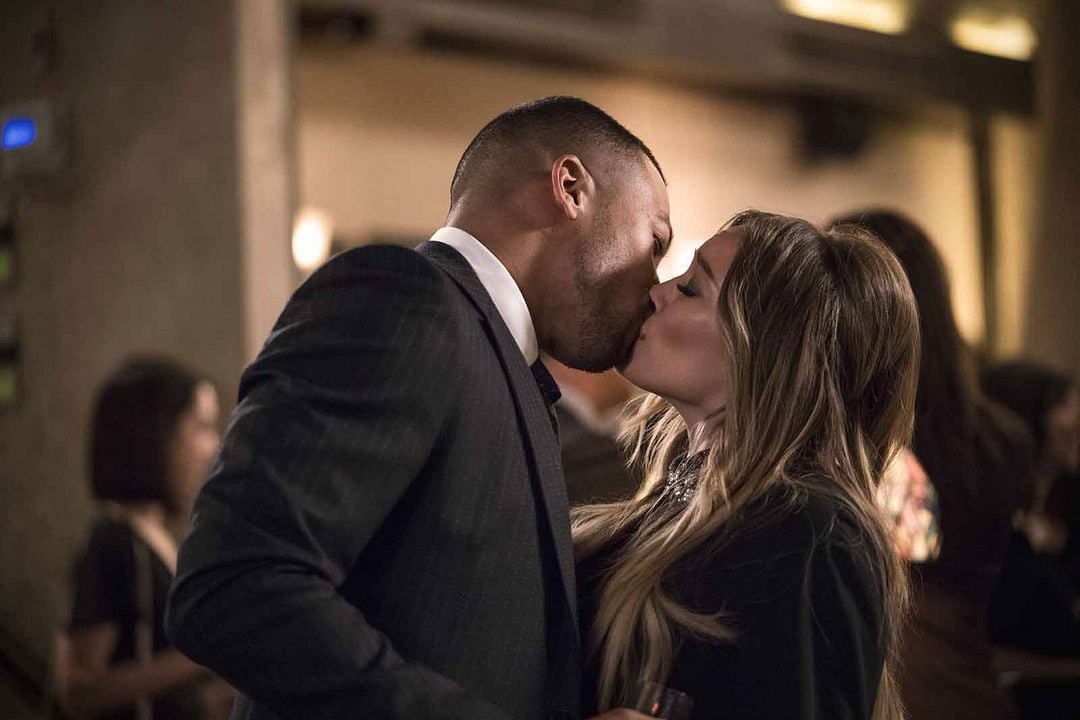 Younger : Fotos Charles Michael Davis, Hilary Duff