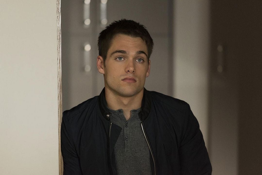 Light As A Feather : Fotos Dylan Sprayberry