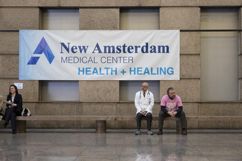 Hospital New Amsterdam : Fotos Anupam Kher, Tyler Labine