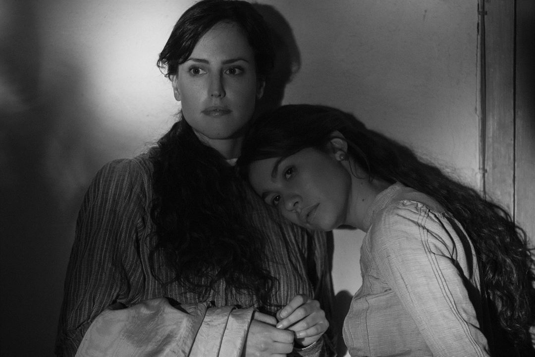 Elisa y Marcela : Fotos Natalia de Molina, Greta Fernández