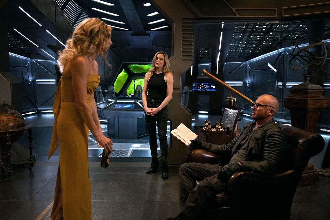 Fotos Caity Lotz, Jes Macallan, Dominic Purcell