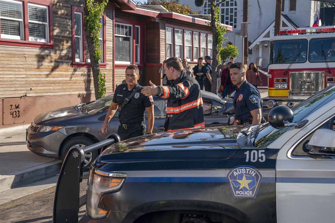 9-1-1: Lone Star : Fotos Jim Parrack, Rob Lowe, Rafael Silva