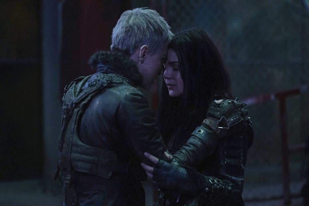 The 100 : Fotos Marie Avgeropoulos, Shelby Flannery