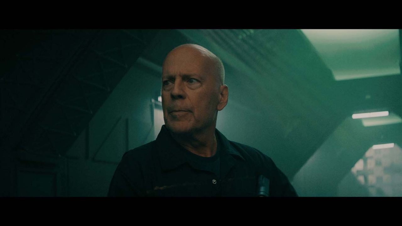 Ameaça no Espaço: Bruce Willis