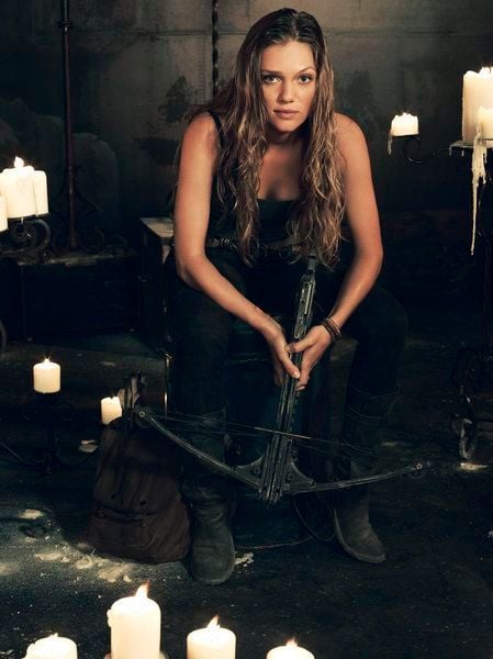 Revista Tracy Spiridakos