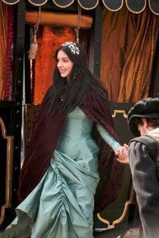 Reign : Fotos Adelaide Kane