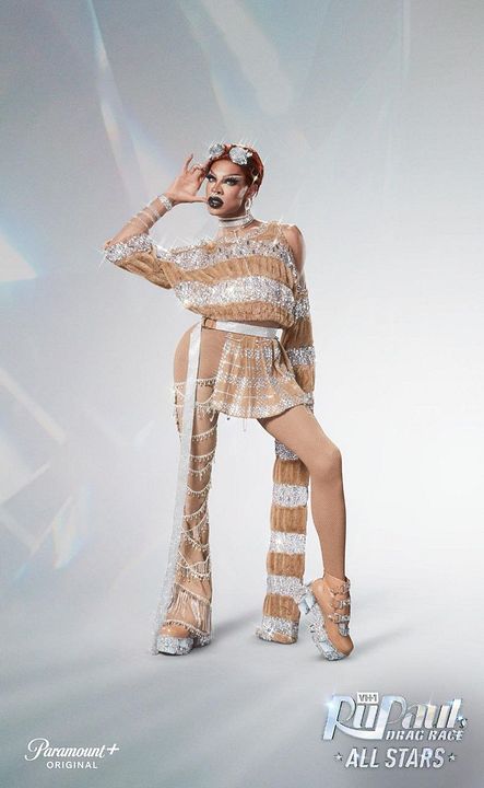 Revista Yvie Oddly