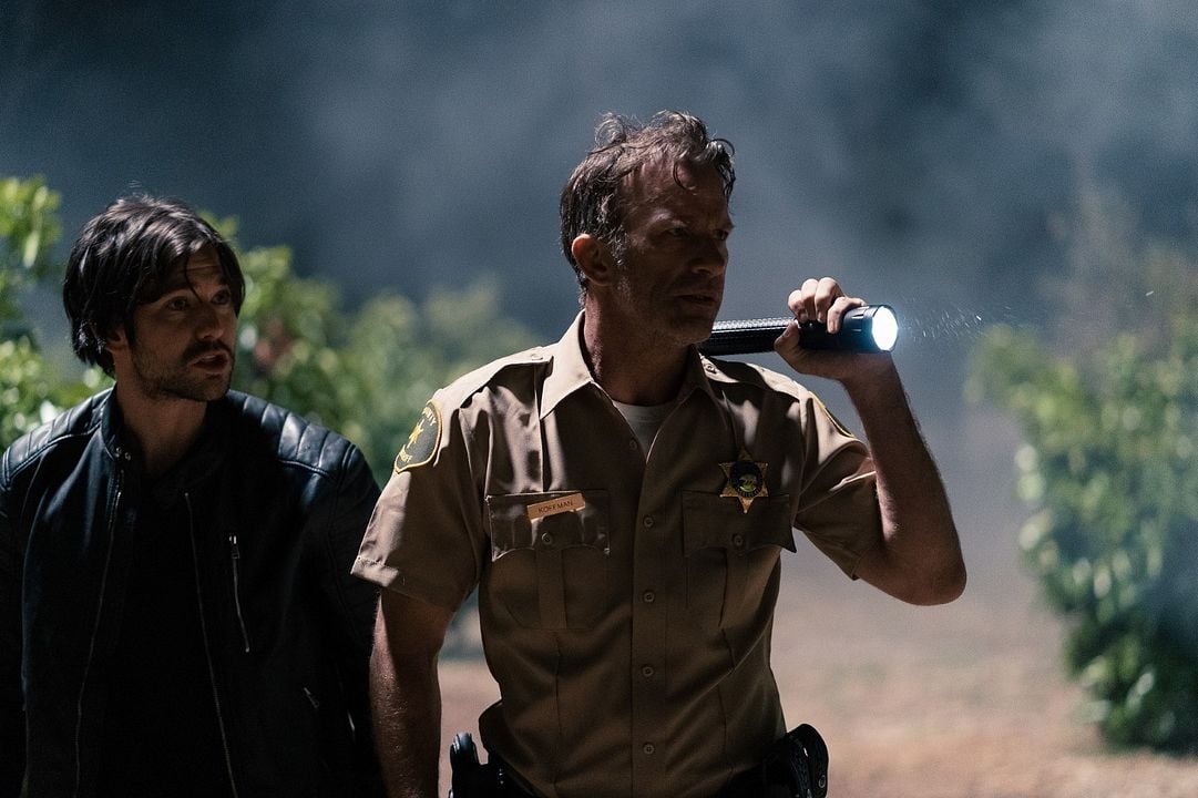 O Mal Está Lá Fora : Fotos