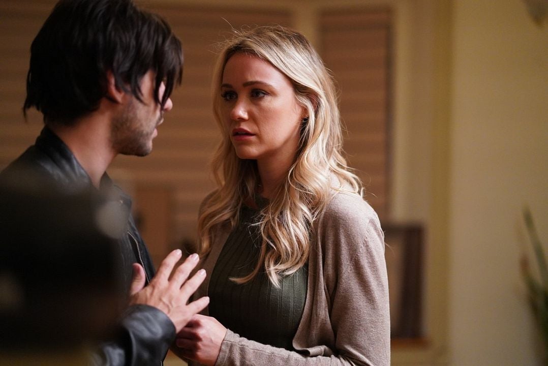 O Mal Está Lá Fora : Fotos