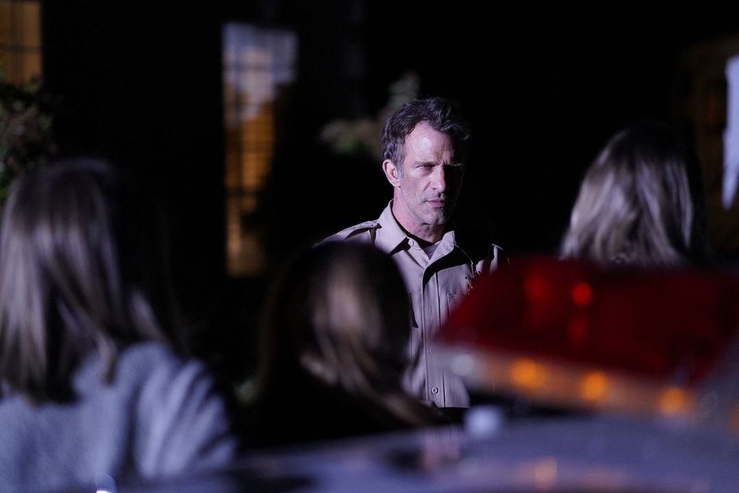 O Mal Está Lá Fora : Fotos