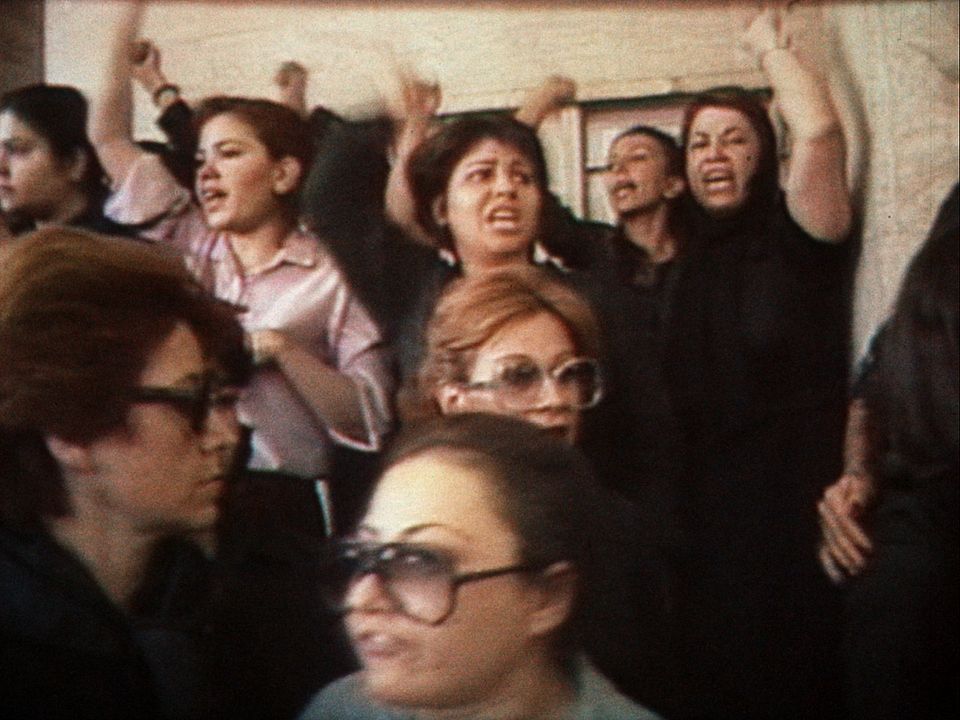 Between Revolutions : Fotos