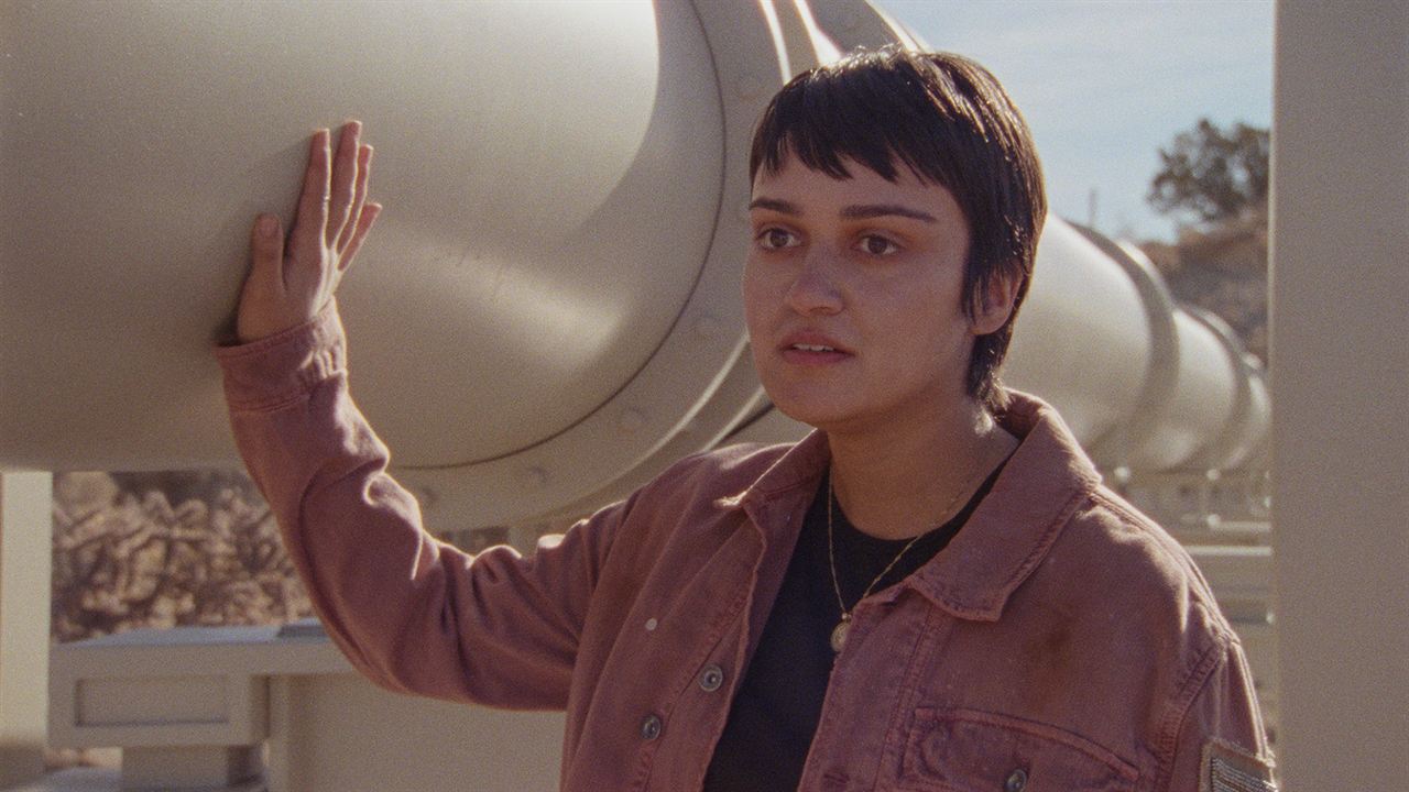 How To Blow Up A Pipeline : Fotos Ariela Barer