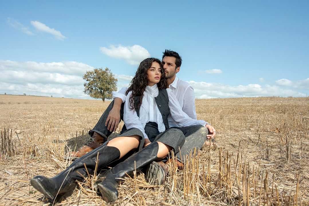 Revista Serkan Çayoğlu, Ayça Ayşin Turan