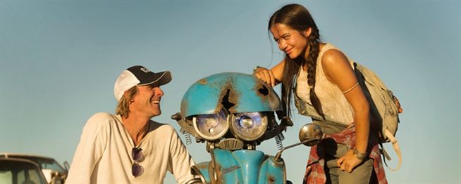 Em SP, Michael Bay e Isabela Moner falam sobre Transformers: O