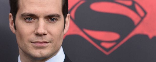 Henry Cavill admite que filmes da DC não deram tão certo