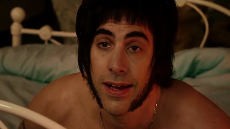 Sacha Baron Cohen é Irmão de Espião em trailer de nova comédia